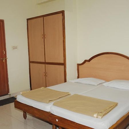 Hotel Agarala Residency ティルパティ エクステリア 写真